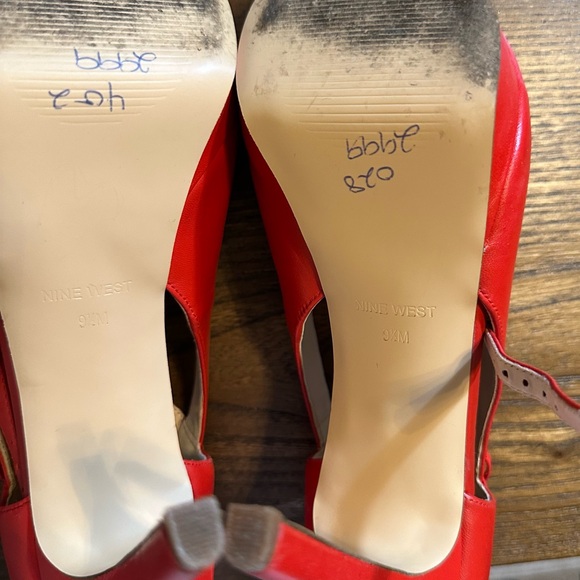 4” heel, perfect for dress up or down; true to size - Picture 5 of 5